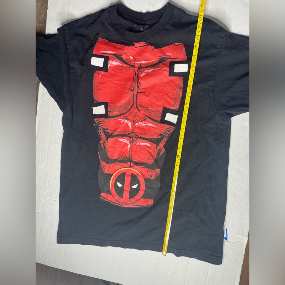 Marvel Black T‑Shirt with Red Deadpool Torso Graphic